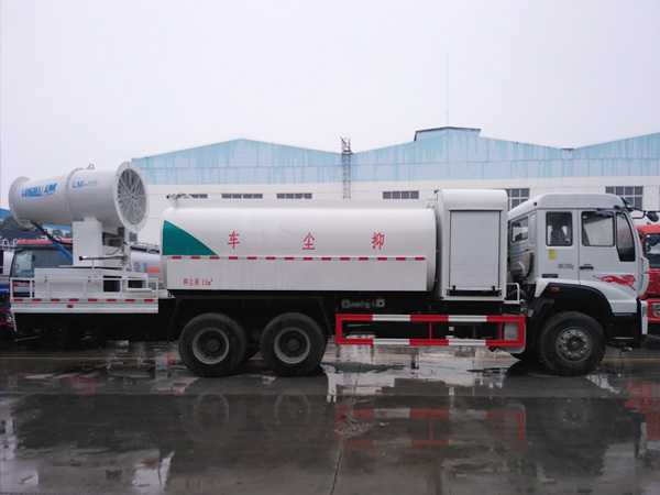 重汽后雙橋多功能抑塵車(chē)3.jpg