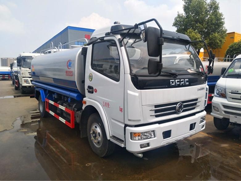東風(fēng)多利卡8噸灑水車(chē)