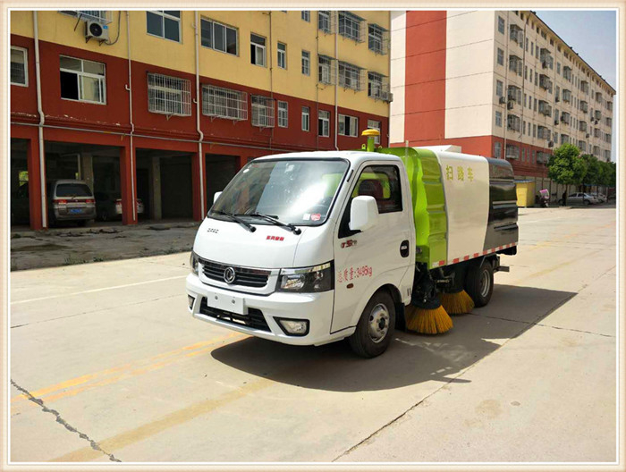 國(guó)六東風(fēng)途逸掃路車(chē)