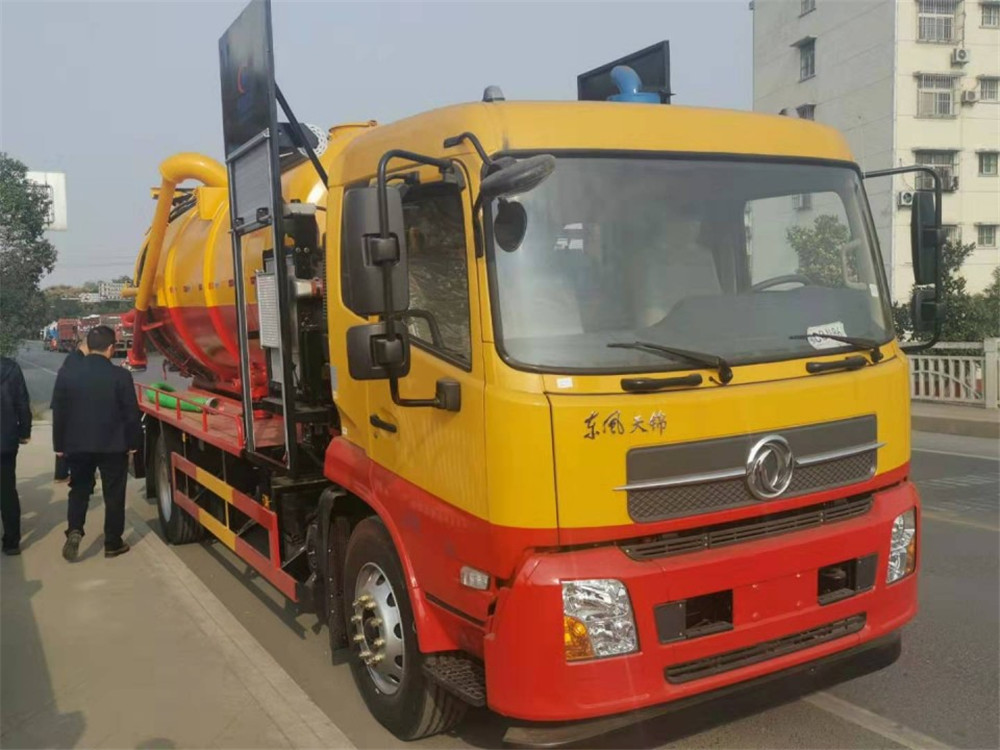 東風天錦15方清洗吸污兩用車 東風天錦15方清洗吸污兩用車
